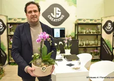 JS Creations was represented by Ad Schouten, salesman at the company. The assortment of JS Creations continues to expand and this IPM the concepts with Orchids were given extra attention.